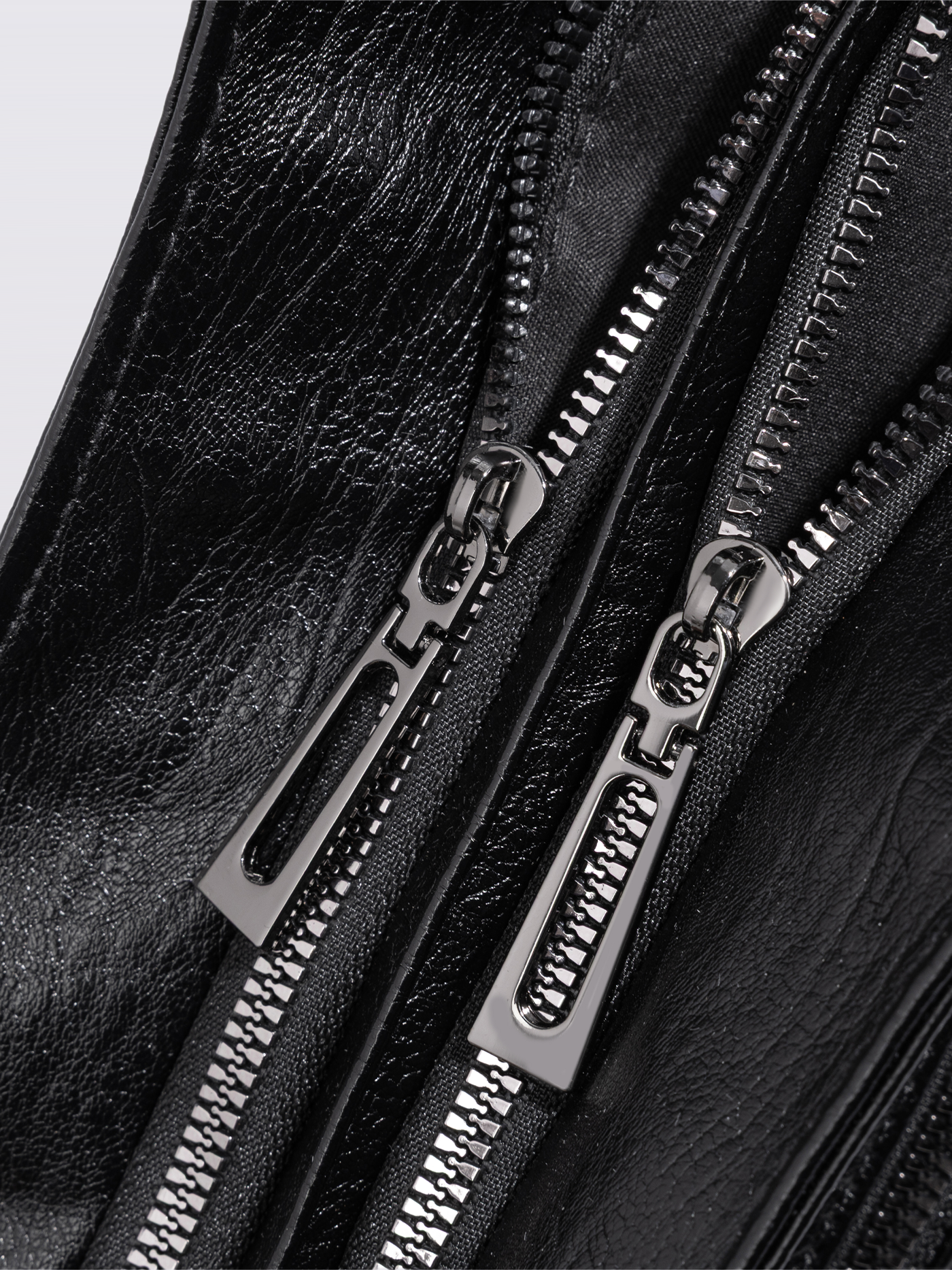 Black Leather Shoulder Bag with Side Pockets – Spacious & Elegant Women’s Leather Handbag