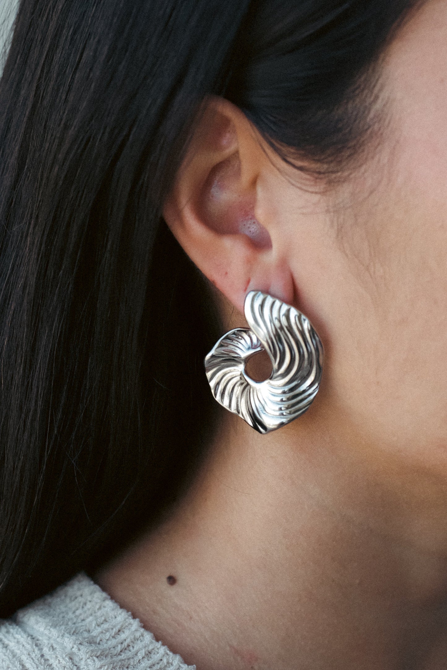 Luxe Gold Earrings – Hypoallergenic & Trendy Statement Jewelry