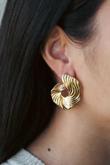 Luxe Gold Earrings – Hypoallergenic & Trendy Statement Jewelry