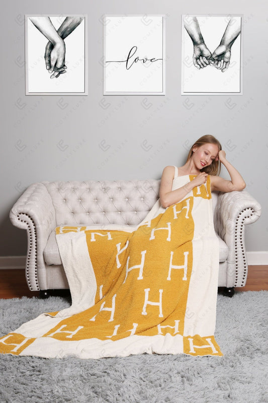 Monogram "H" Luxe Fleece Throw Blanket – Personalized Soft Plaid 130x150cm for Sofa & Bed
