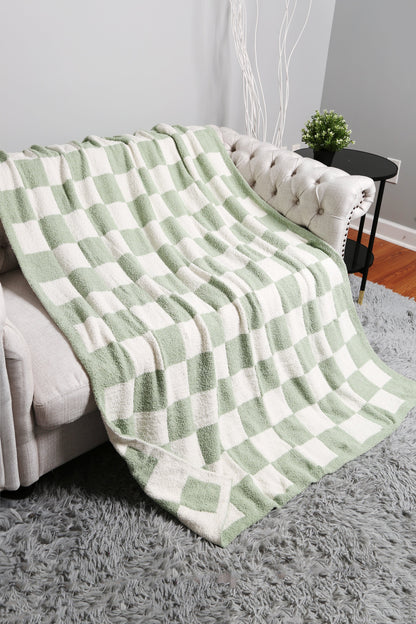 Luxurious Checkered Fleece Throw Blanket – Soft Plaid Microfiber, Machine Washable