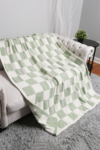 Luxurious Checkered Fleece Throw Blanket – Soft Plaid Microfiber, Machine Washable