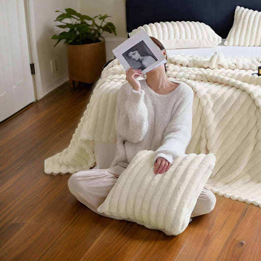 Ultra Soft Cozy Fleece Blanket – Warm Throw for Sofa, Bed & Living Room