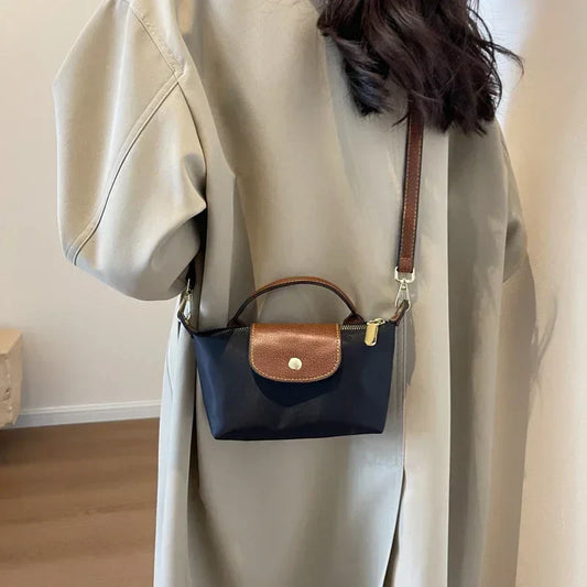 Stylish Women's Shoulder Bag – Compact, Practical, and Water-Resistant