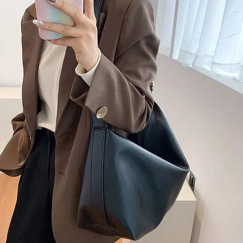 Minimalist Vegan Leather Shoulder Bag – Stylish & Practical Everyday Tote for Women