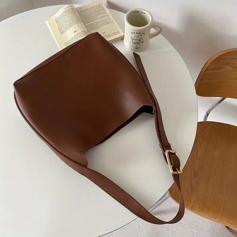Elegant Shoulder Bag with Detachable Pouch – Spacious & Stylish for Daily Use