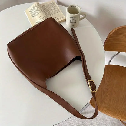 Elegant Shoulder Bag with Detachable Pouch – Spacious & Stylish for Daily Use