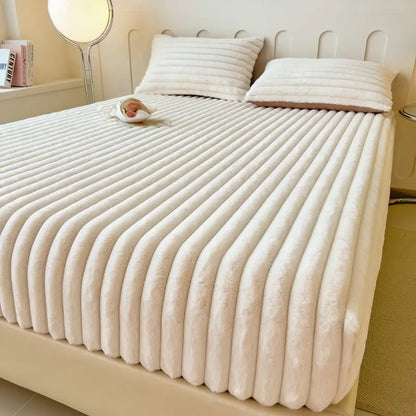 Soft Velvet Fleece Bedspread – Plush Ribbed Texture Warm Blanket for Bedroom & Couch