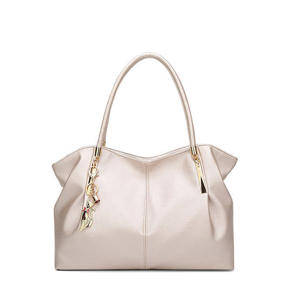 Trendy Vegan Leather Handbag – Elegant & Practical with Gold Details