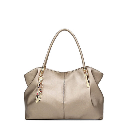 Trendy Vegan Leather Handbag – Elegant & Practical with Gold Details