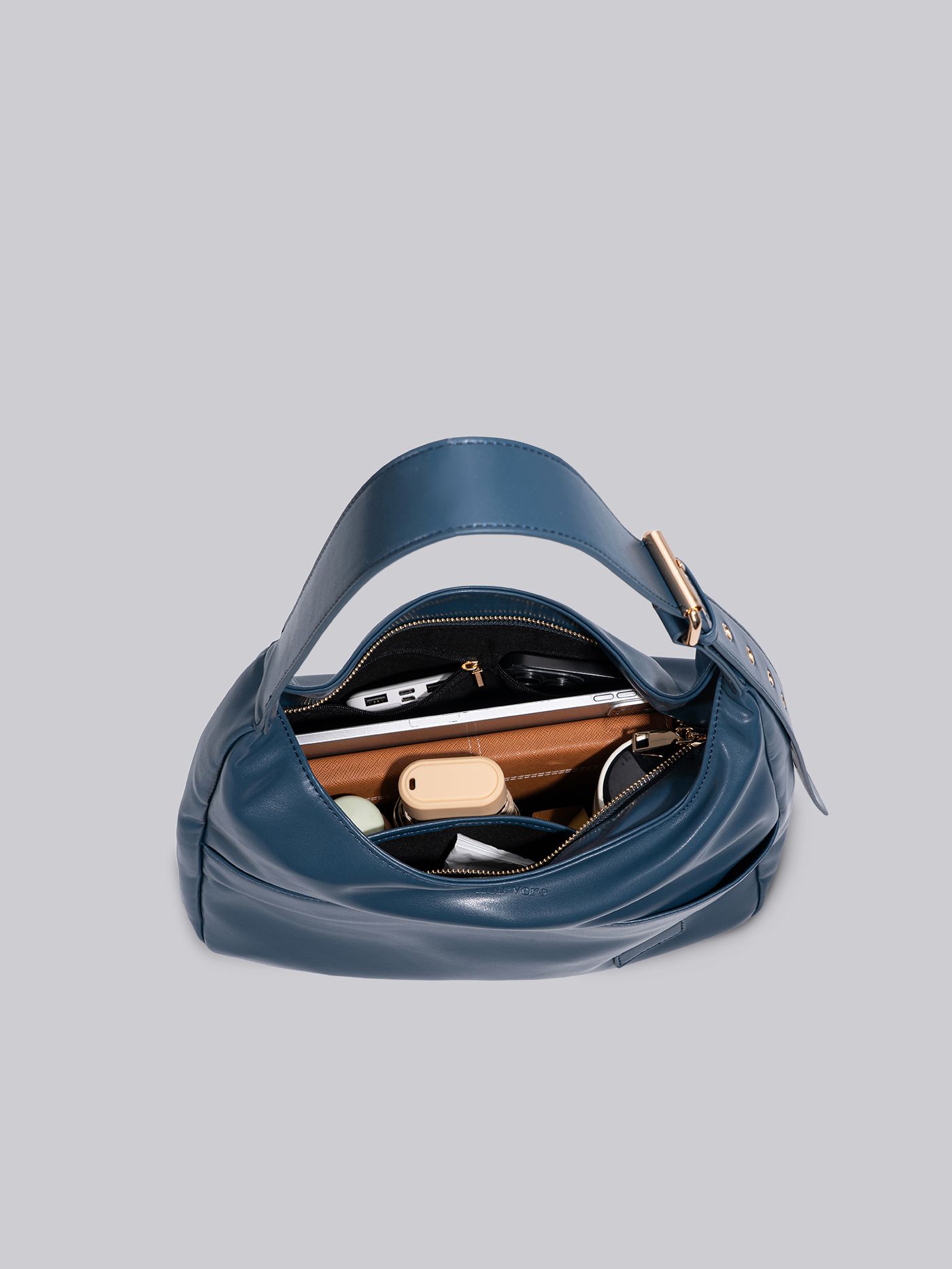 Black Shoulder Bag – Minimalist & Spacious Vegan Leather Design