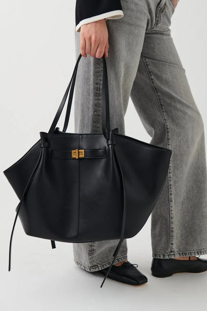 Elegant Tote Handbag – Timeless & Functional